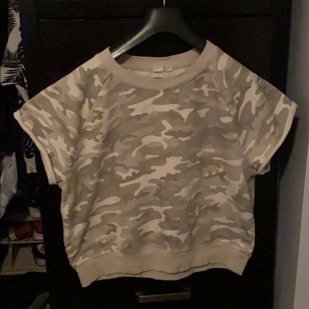 Shortsleeved Gap sweater